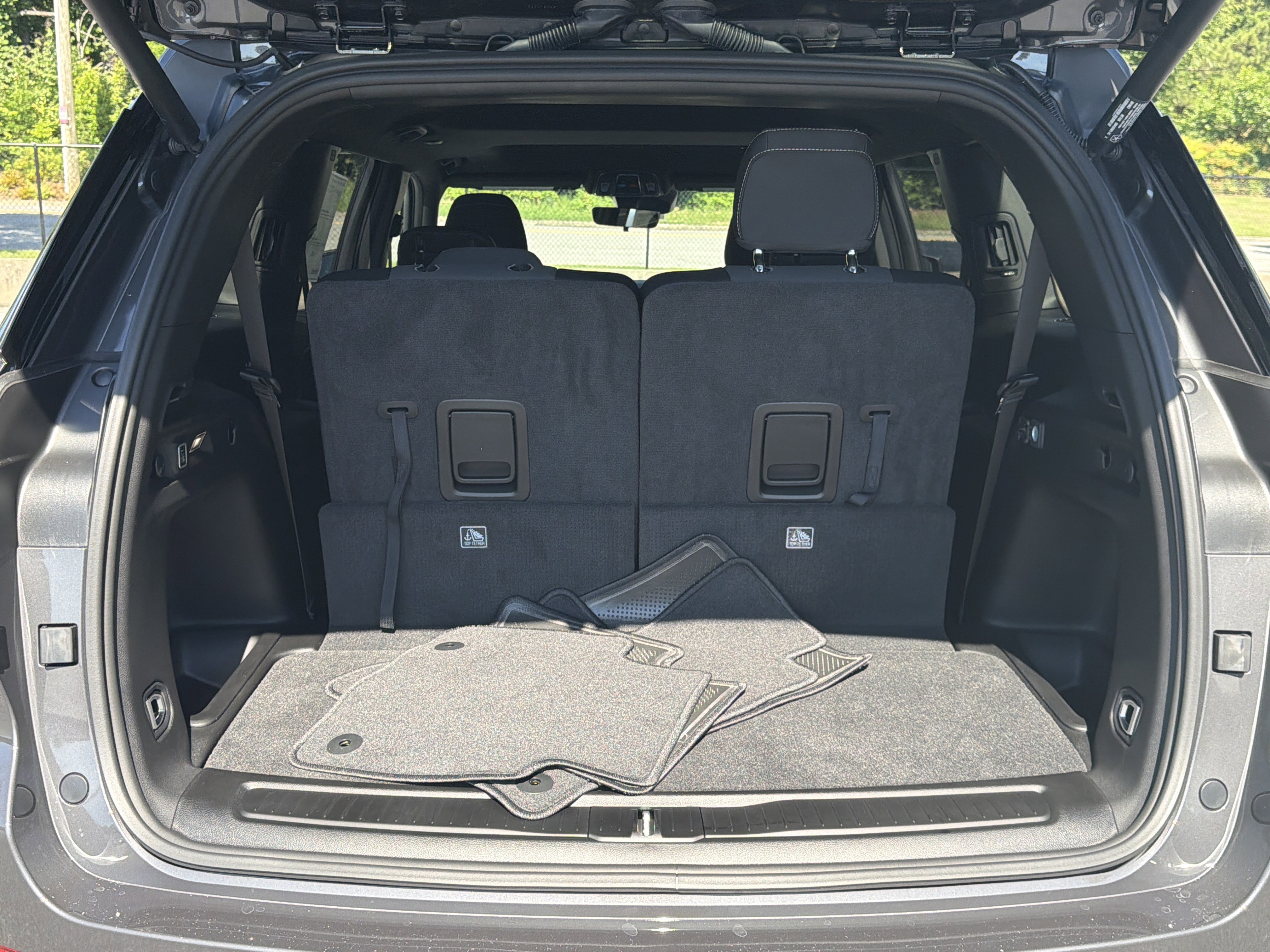 New 2026 Baltic Gray Metallic Clear-Coat Exterior Paint Jeep Laredo image 22