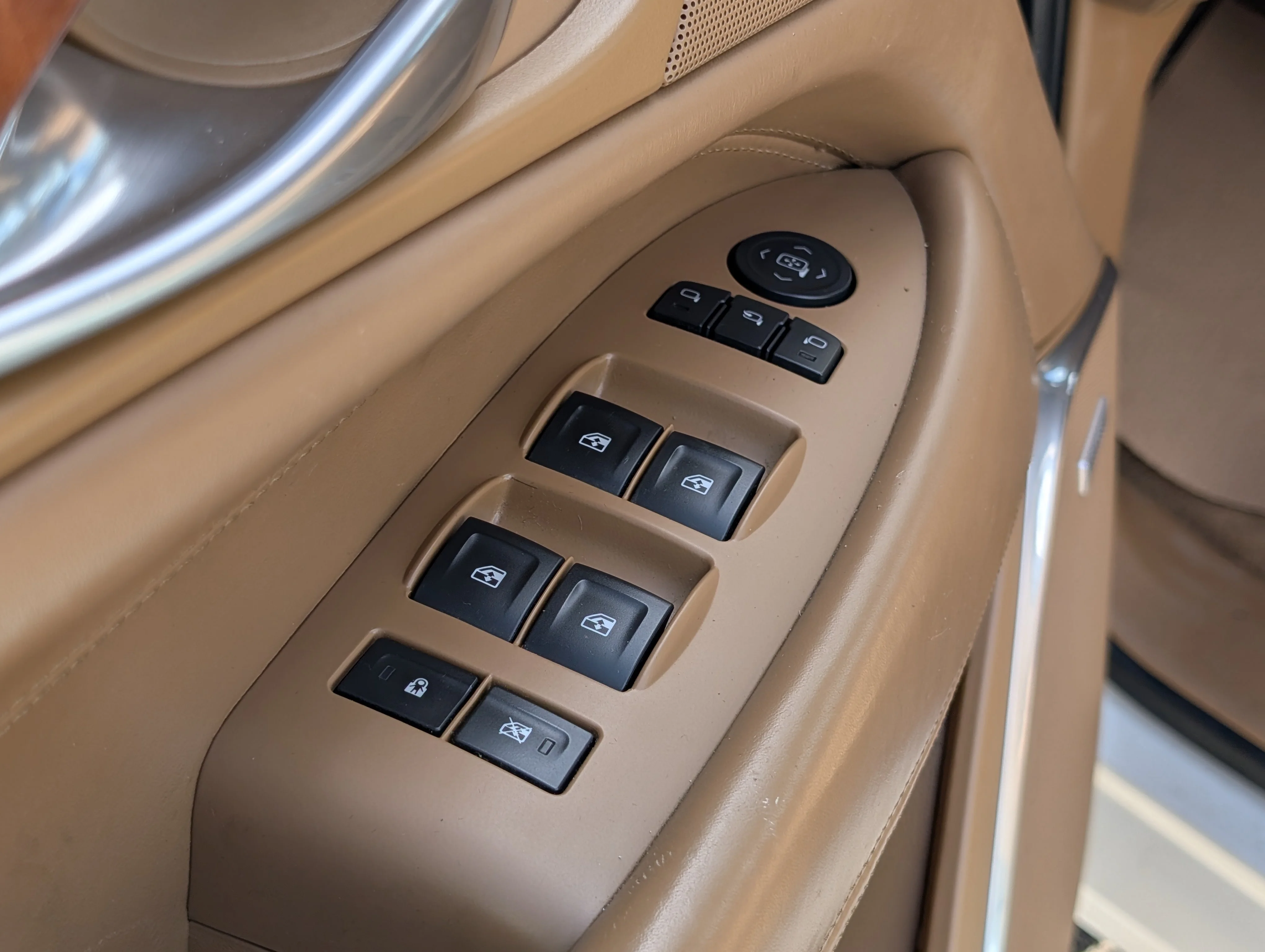 Used 2015 White Cadillac Platinum image 18