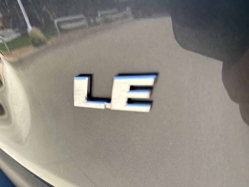2024 Toyota RAV4 LE - Photo 12
