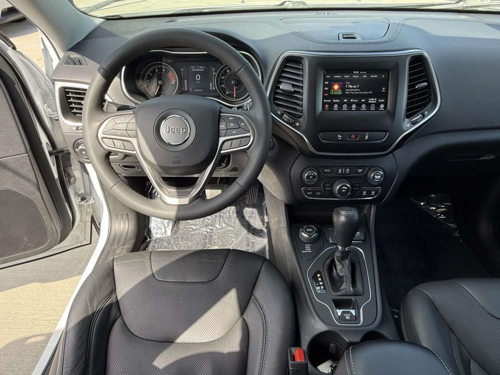 Used 2021 White Jeep Latitude Lux image 16