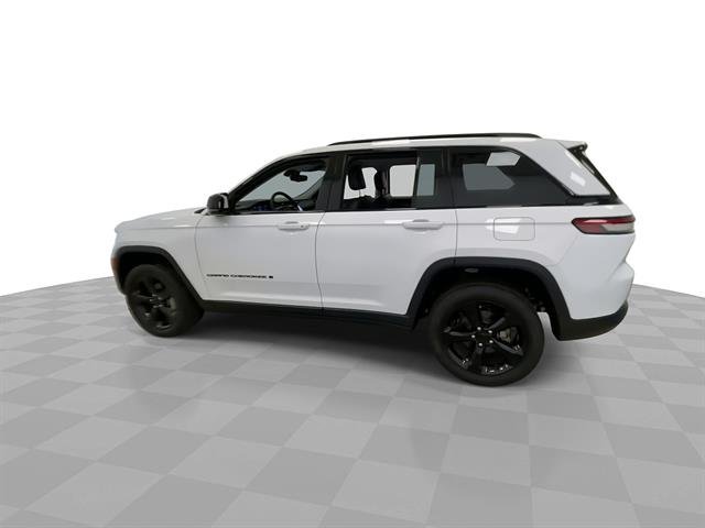 Certified Used 2023 White Jeep Limited 4x4 image 7