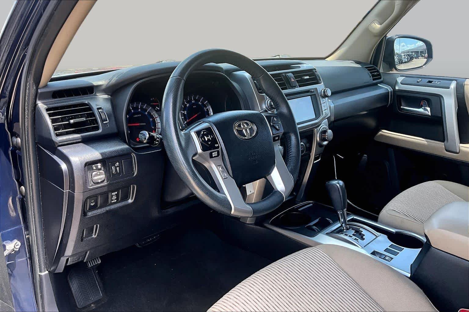 Used 2019 Nautical Blue Metallic Toyota SR5 image 17