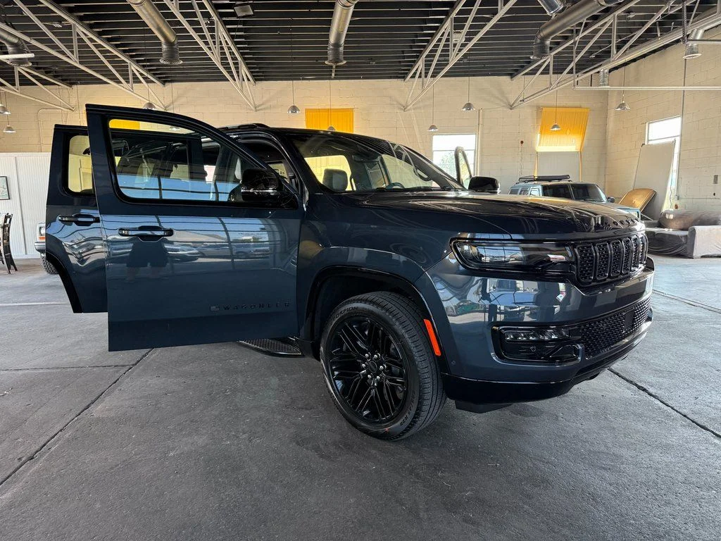 New 2025 Gray Jeep Series II image 22