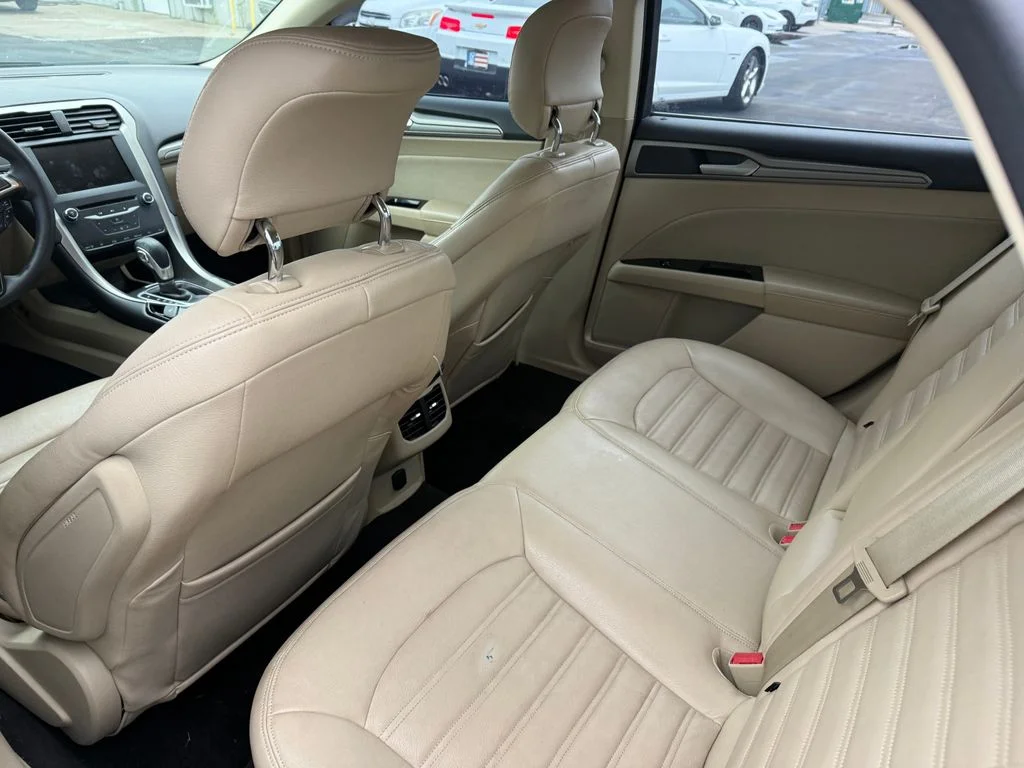 Used 2013 Black Ford SE image 7