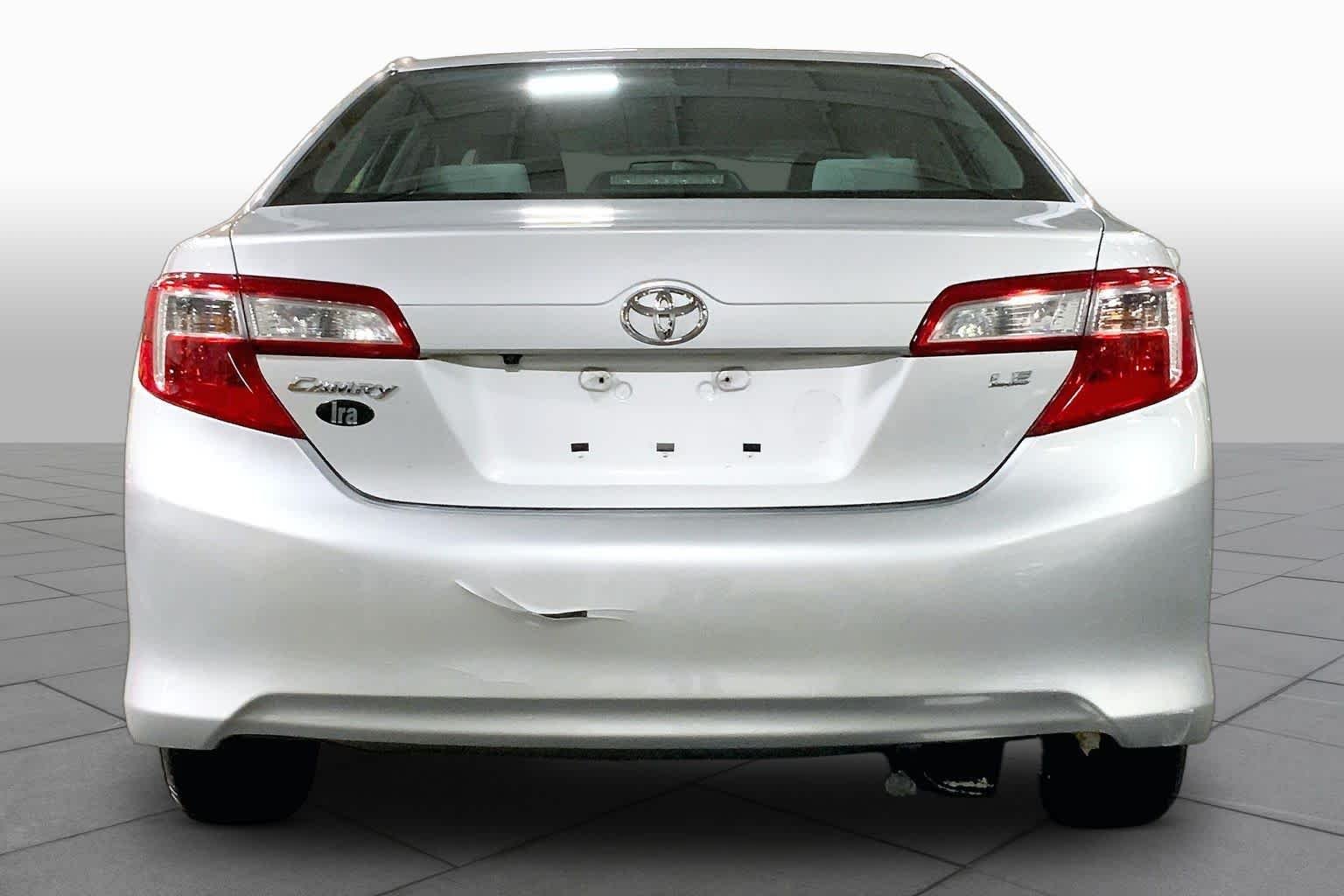 Used 2014 Classic Silver Metallic Toyota LE image 5