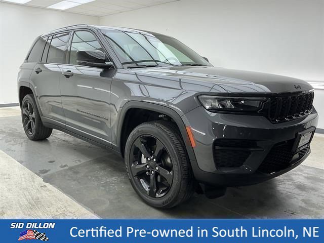 Used 2025 Baltic Gray Metallic Clearcoat Jeep Altitude image 3