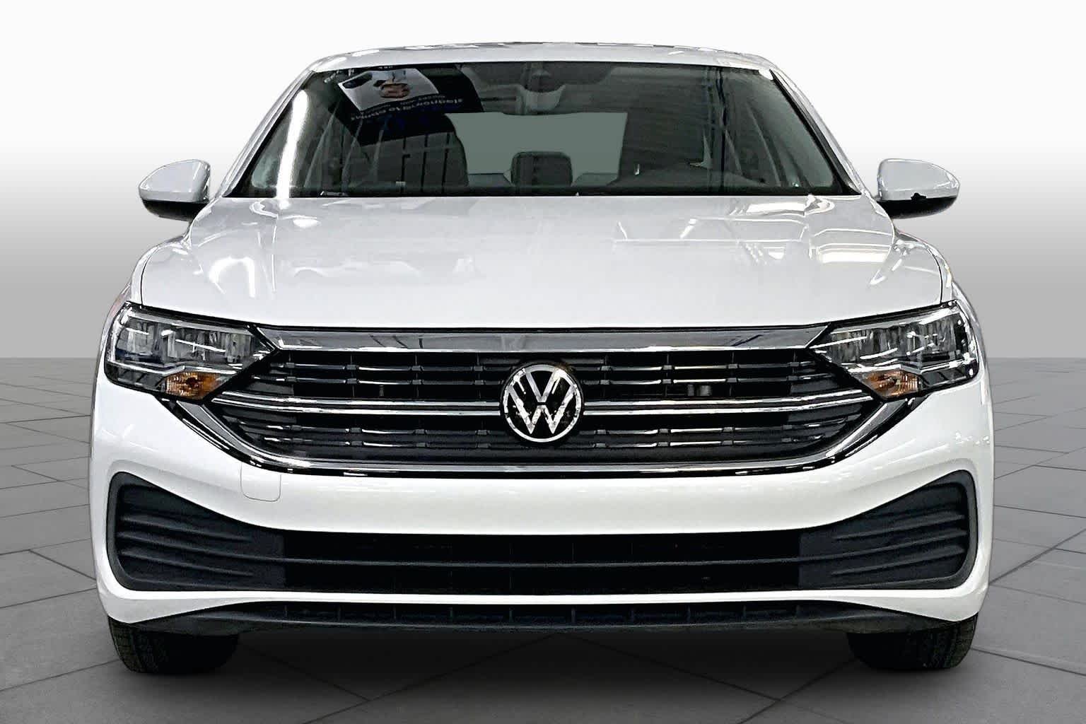 Pre-Owned 2023 Volkswagen Jetta SE