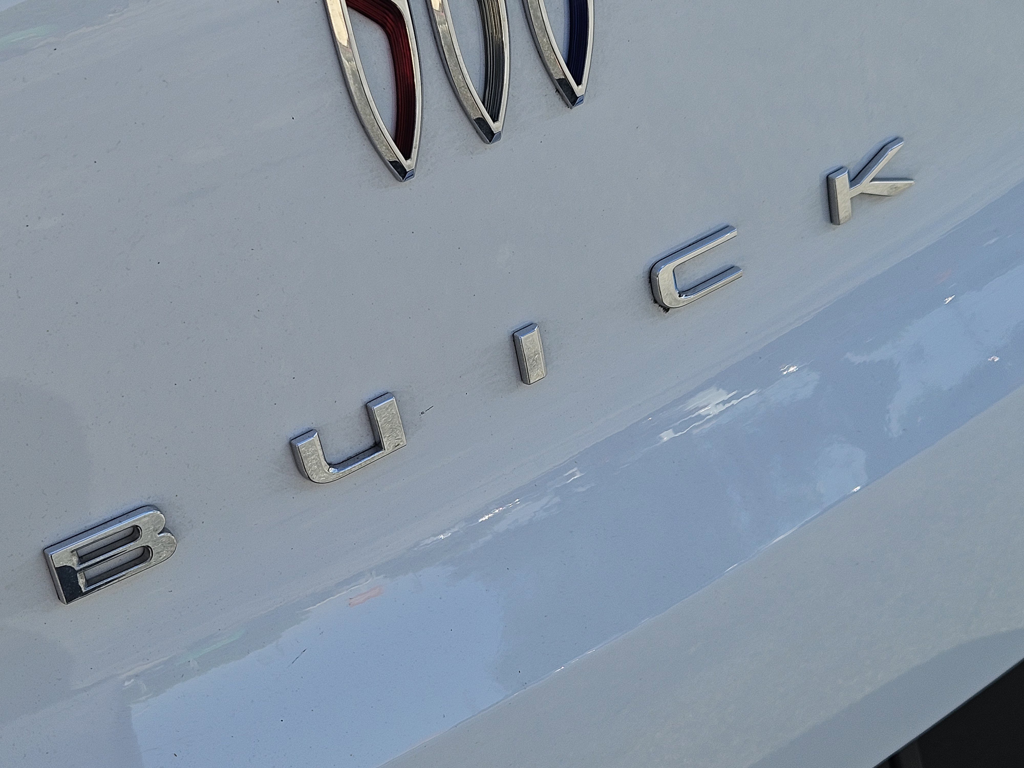 Used 2025 Summit White Buick Preferred image 13