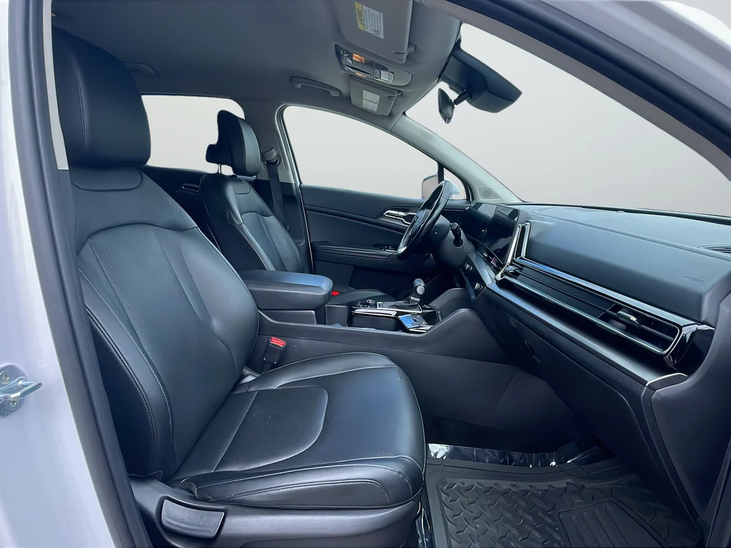 Used 2023 White Kia EX image 16