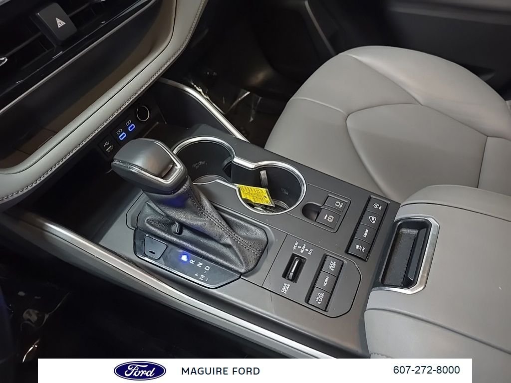 Used 2022 Moon Dust Toyota XLE image 30