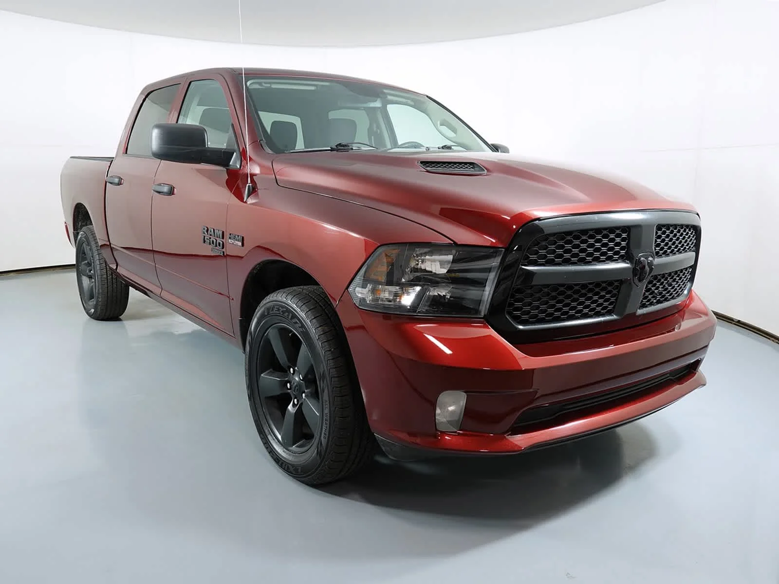 2019 RAM 1500 Classic Express Crew Cab 4x4 5'7's photo