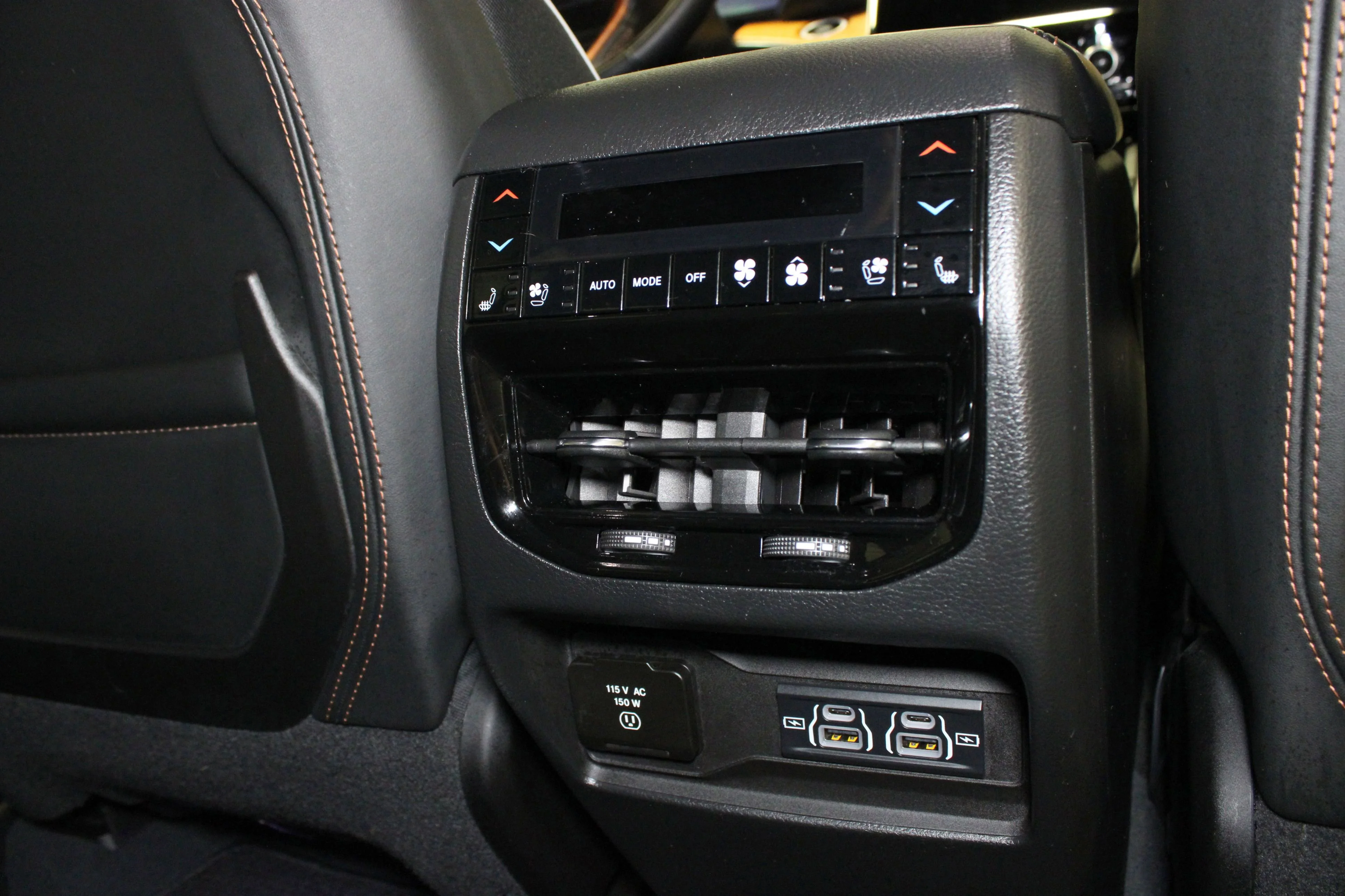 Used 2023 Diamond Black Crystal Pearlcoat Jeep Summit Reserve 4xe image 19