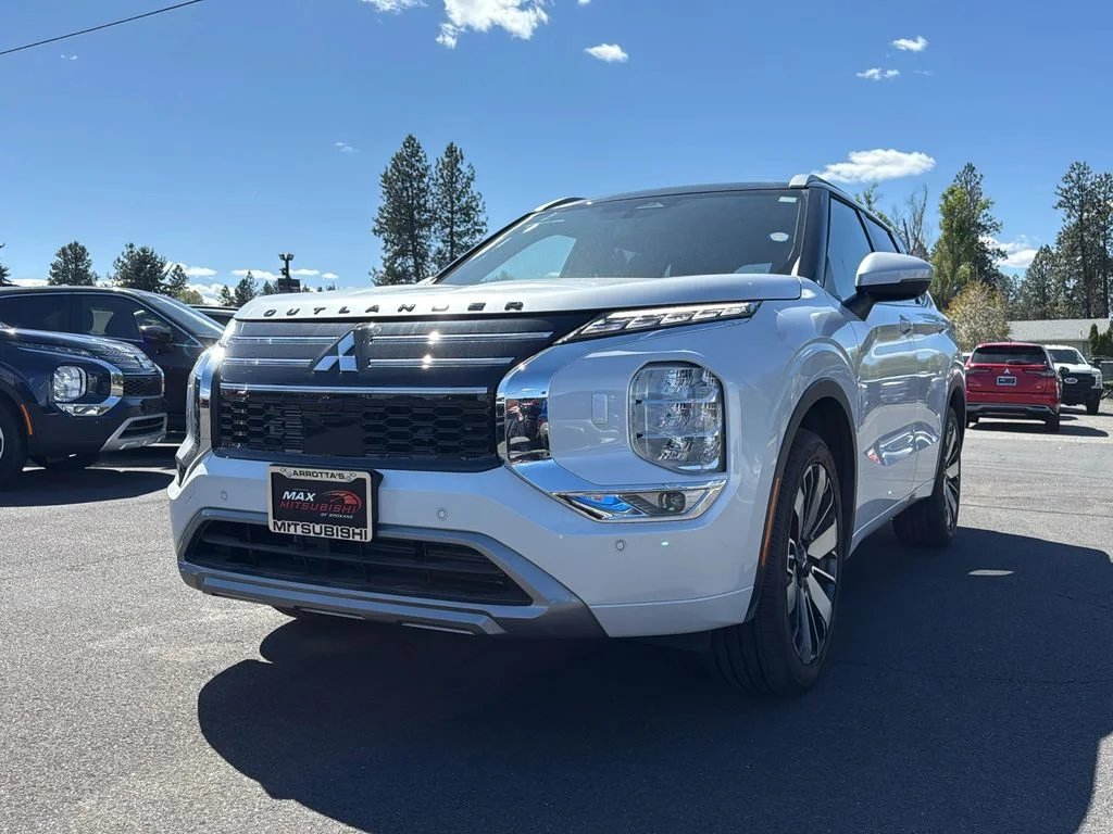 New 2026 White Diamond Mitsubishi SEL image 37