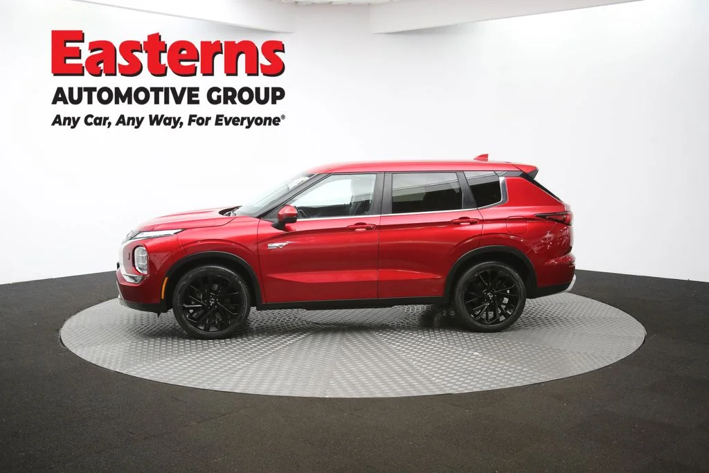 Used 2023 Red Mitsubishi SE image 58