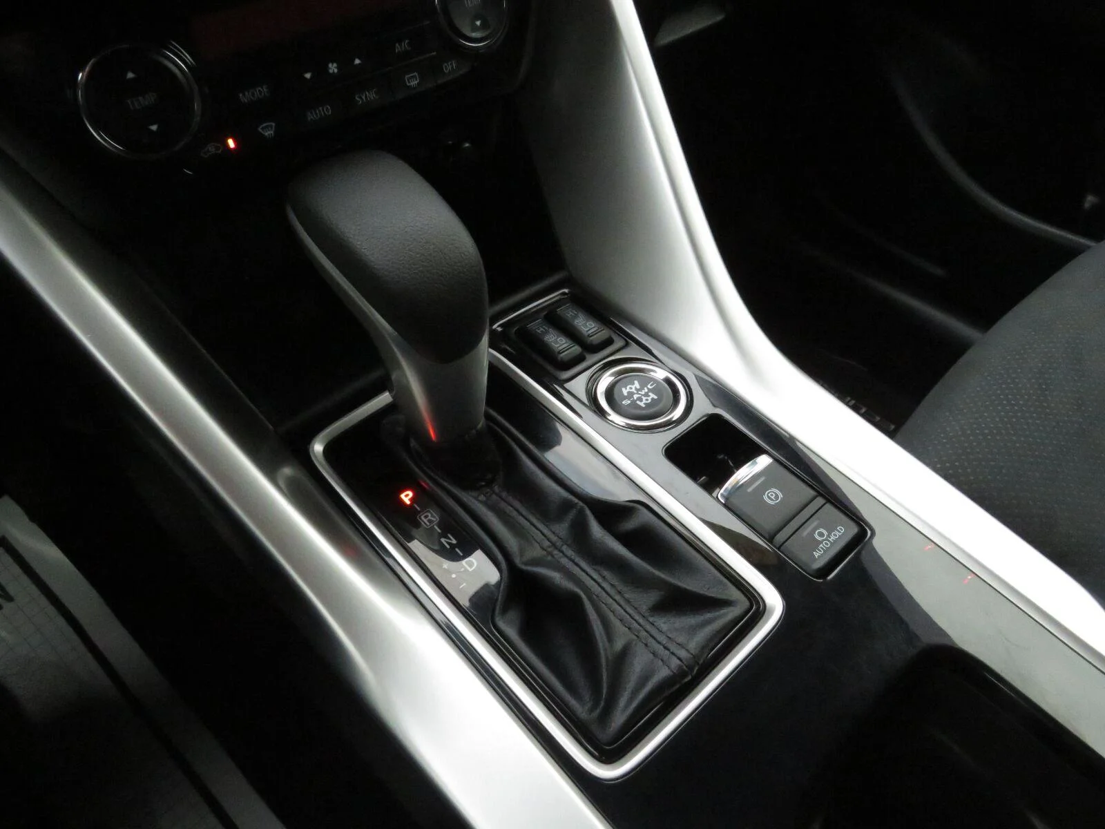 Used 2023 Black Mitsubishi SE image 29