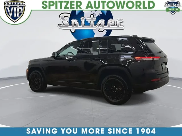Used 2024 Black Jeep Altitude image 3