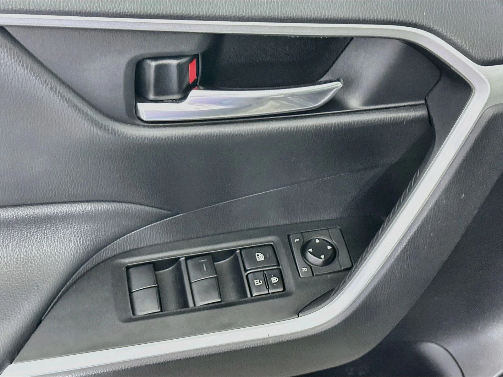 Used 2020 Magnetic Gray Metallic Toyota XLE image 18