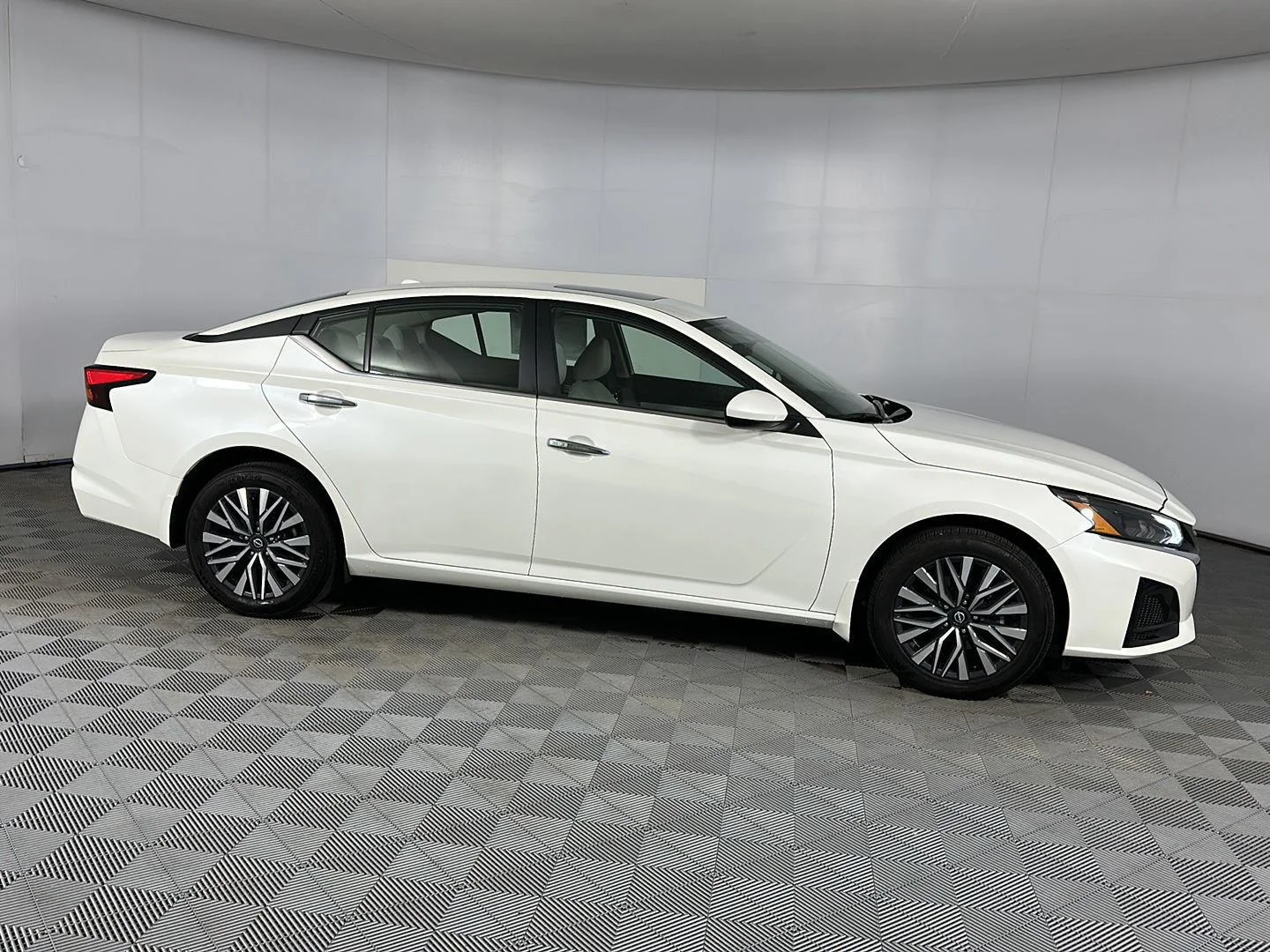 Certified Used 2024 Pearl White Tricoat Nissan 2.5 SV image 10