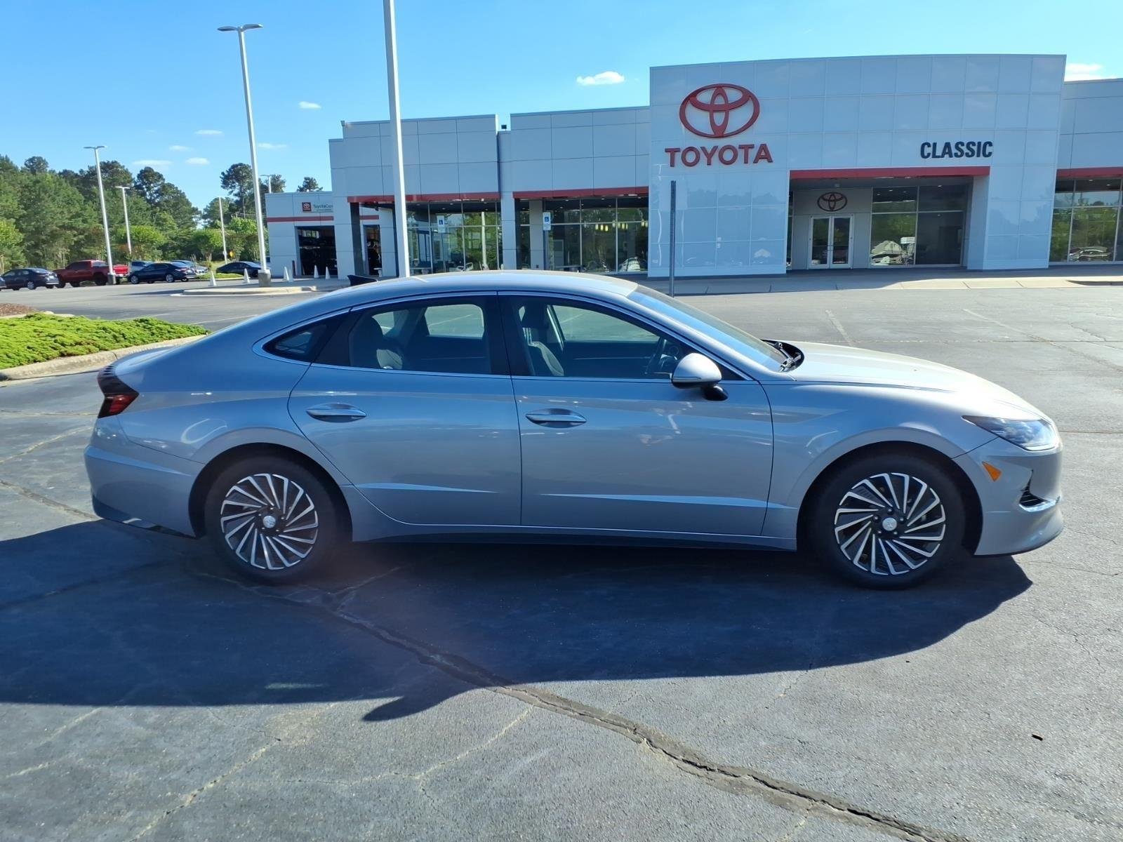 Used 2023 Curated Silver Hyundai SEL image 14