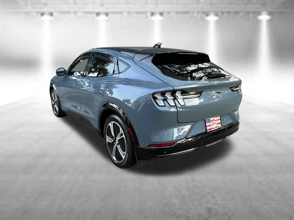 Used 2023 Blue Metallic Ford Premium image 7
