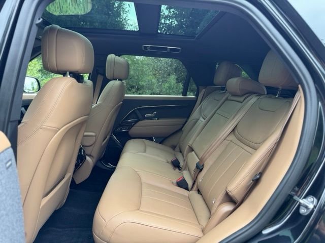 Used 2025 Santorini Black Metallic Land Rover SE image 13
