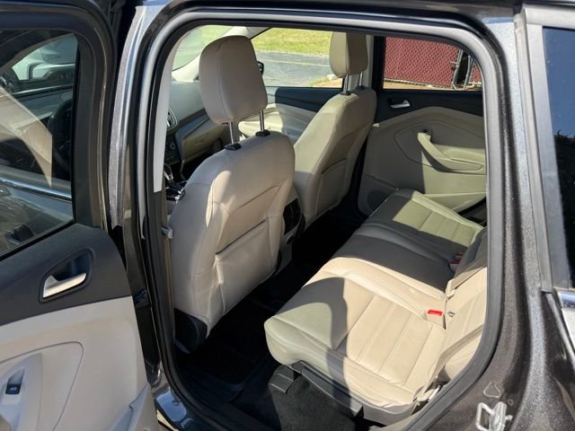 Used 2018 Magnetic Metallic Ford SEL image 6
