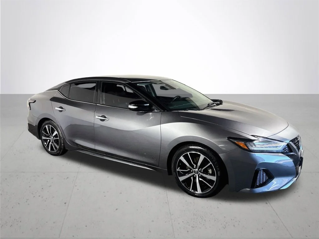 Used 2021 Gray Nissan SV image 4