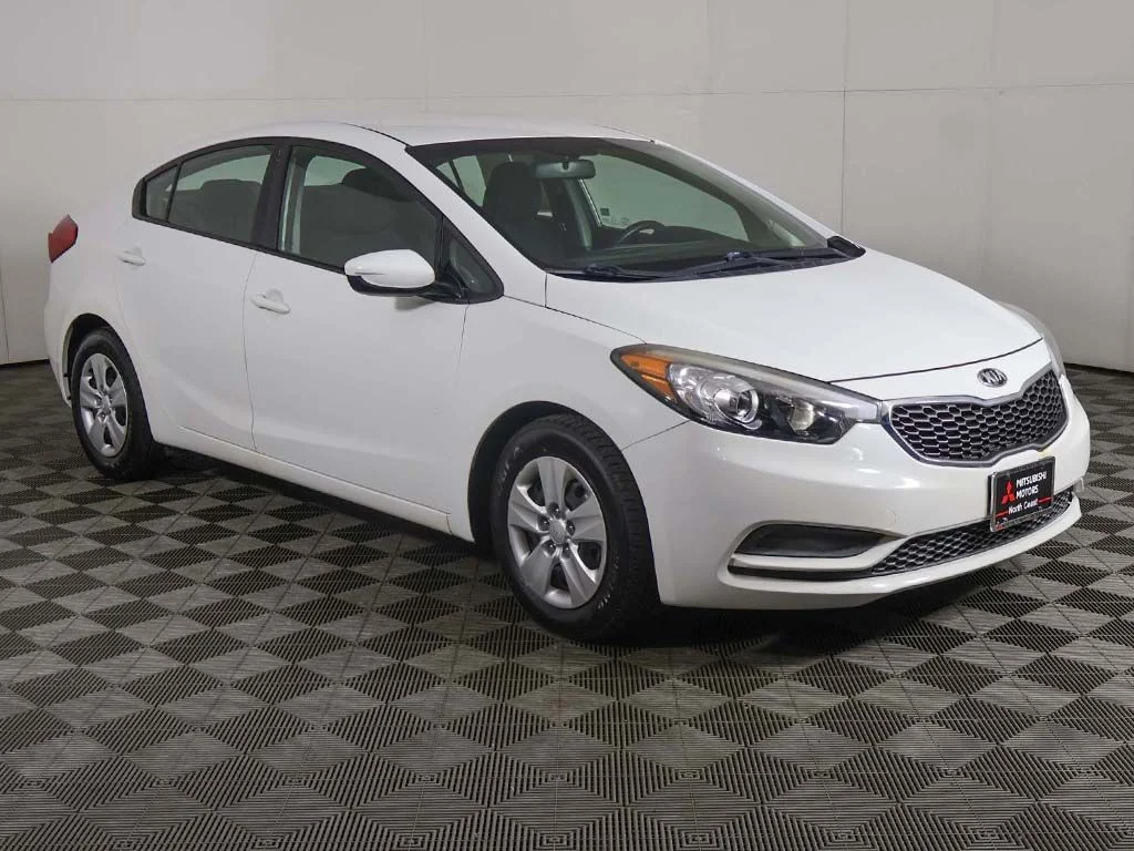 Used 2016 White Kia LX image 2