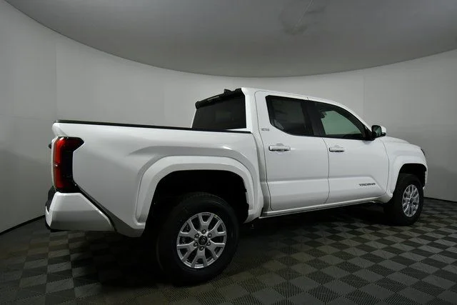 2026 Toyota Tacoma SR5 - Photo 10