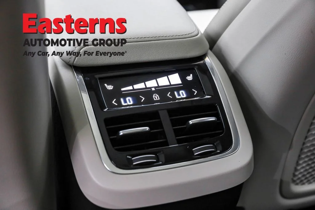 Used 2022 Blue Volvo B6 Inscription image 21