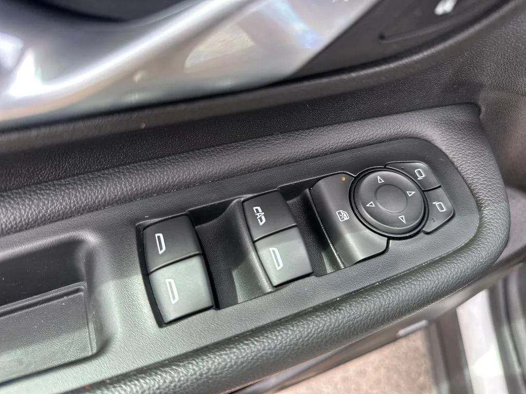 Used 2018 White GMC Denali image 9