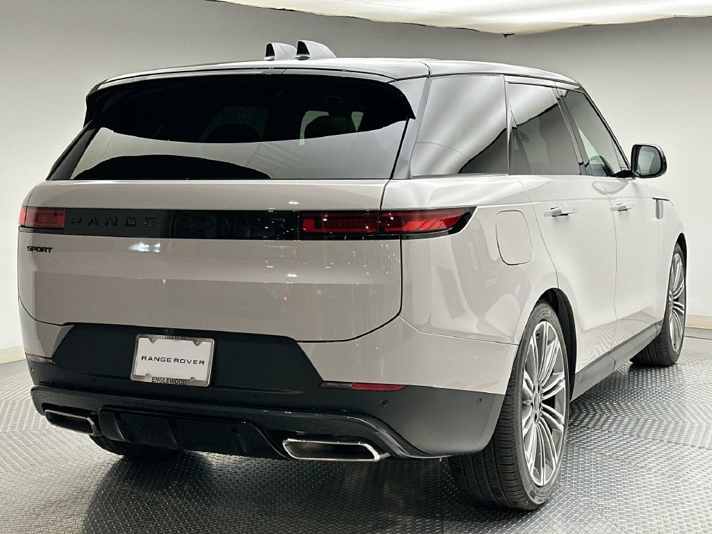 New 2027 Borasco Grey Land Rover SE image 3
