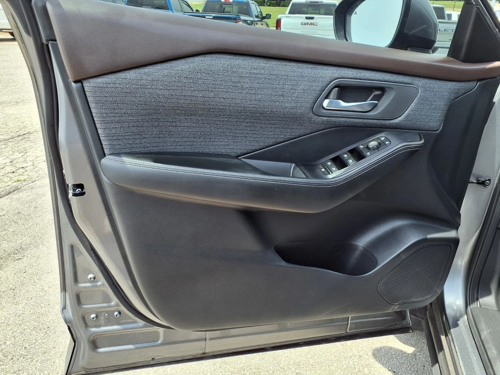 Used 2023 Gun Metallic Nissan SV image 16