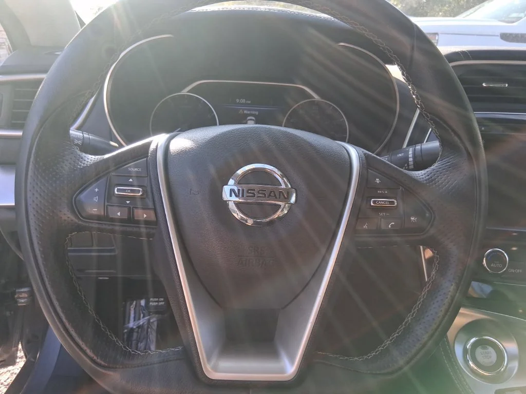 Used 2022 Gray Nissan SV image 13