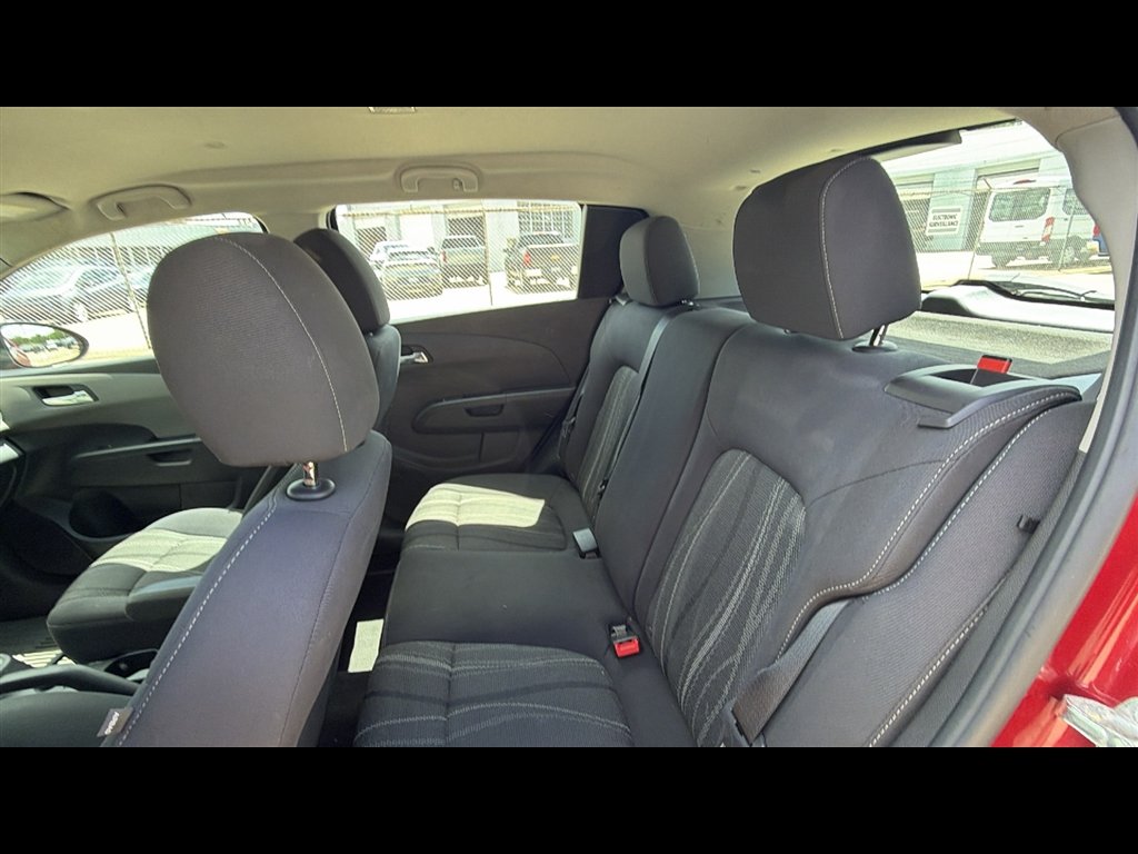 Used 2016 CRYSTAL RED TINTCOAT Chevrolet LT image 20