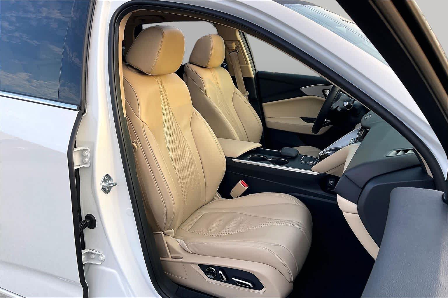 Certified Used 2025 Platinum White Pearl Acura TECH image 9