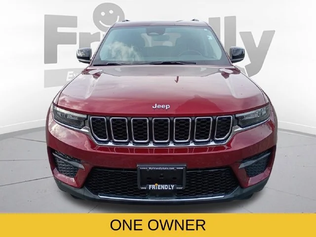 Used 2023 Red Jeep Laredo image 2