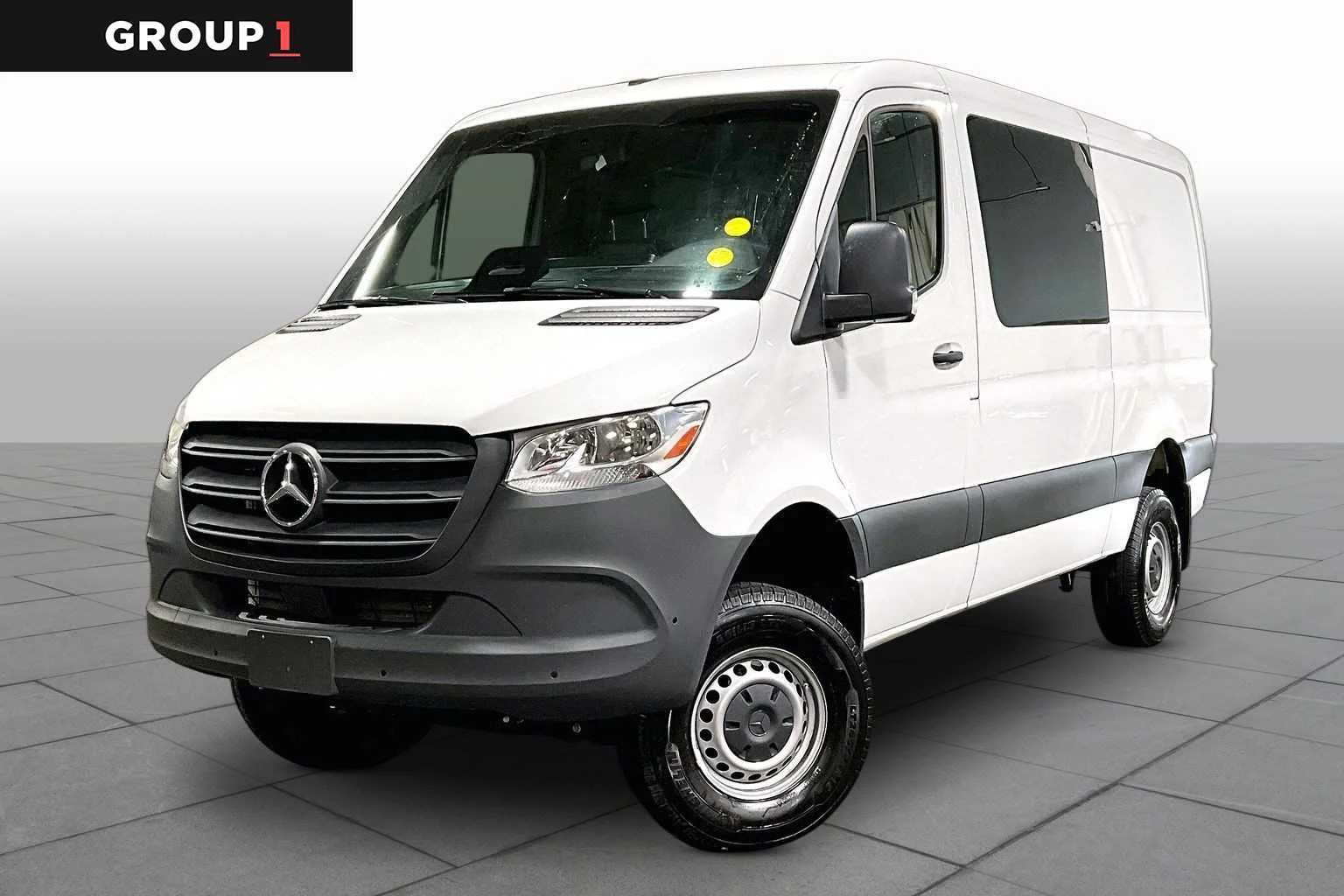 2025 Mercedes-Benz Sprinter 2500 144 WB HO Standard Roof 4x4's photo