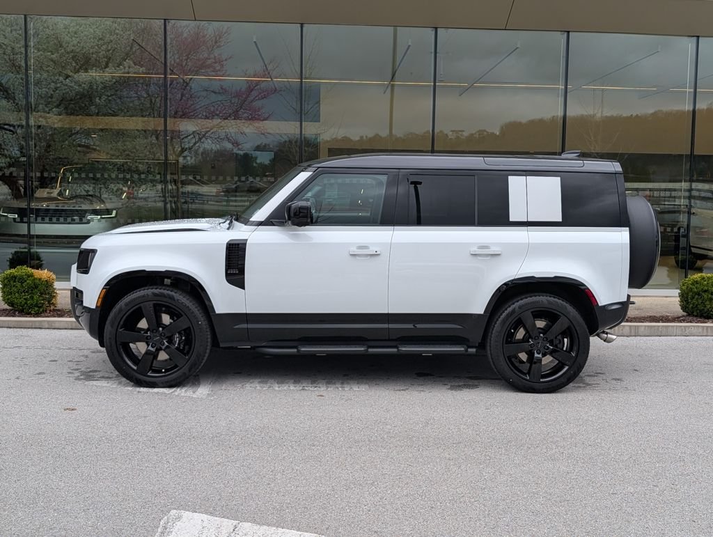 New 2026 Fuji White Land Rover V8 image 3