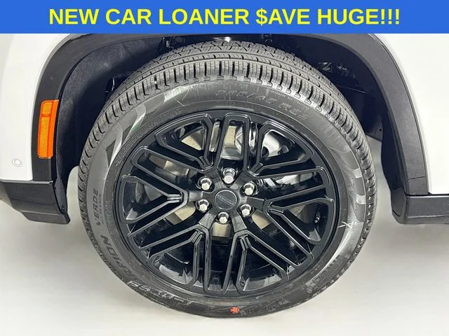 New 2025 Bright White Clear-Coat Exterior Paint Jeep  image 35