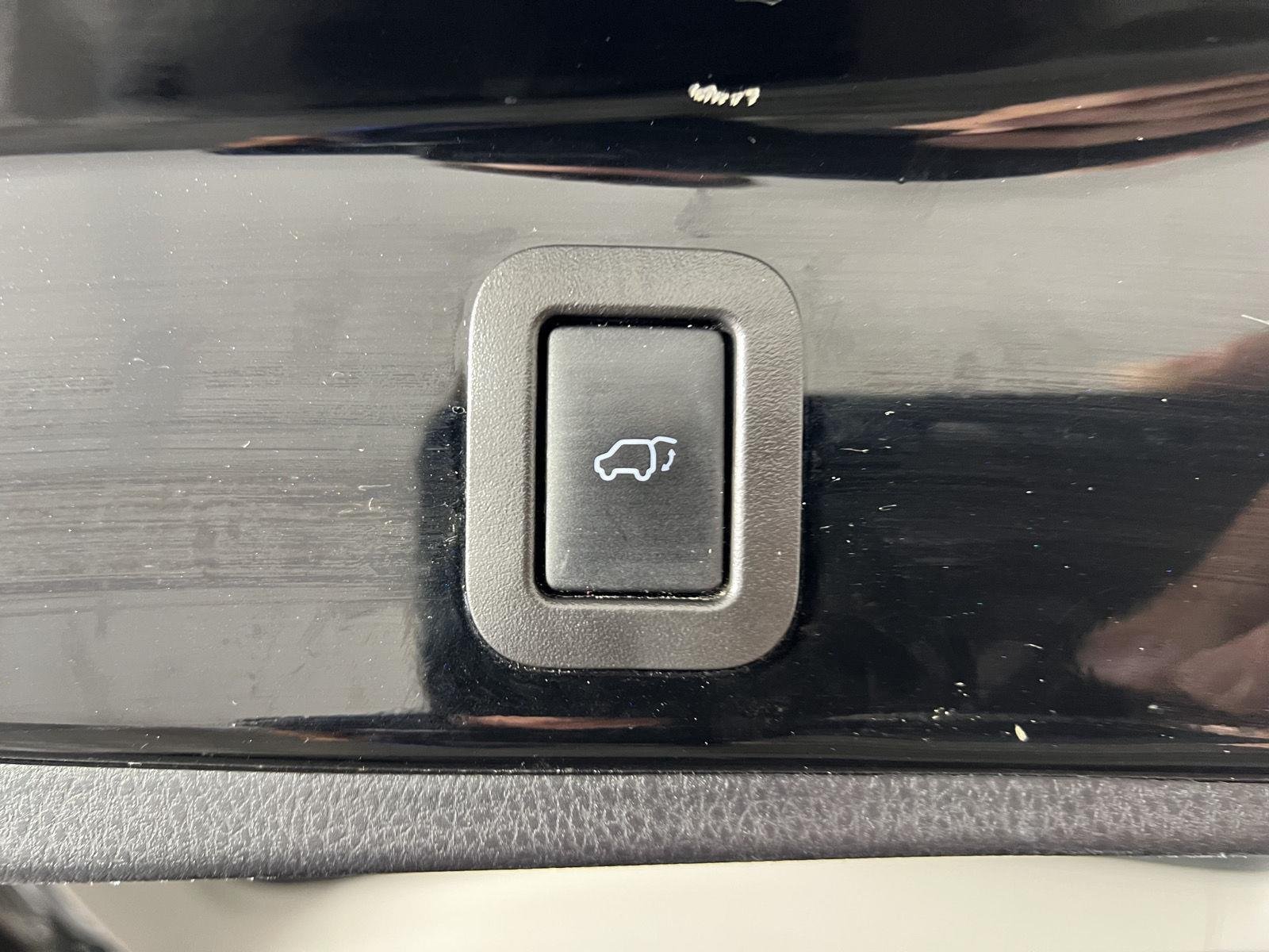 Used 2018 Midnight Black Metallic Toyota LE Plus image 22