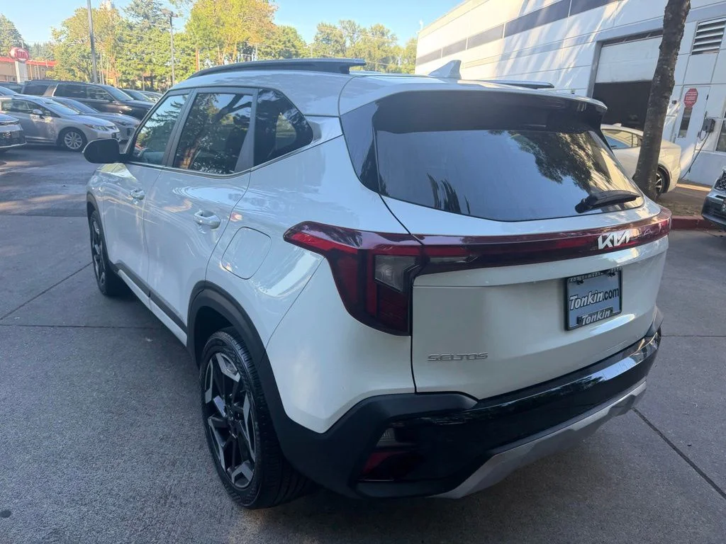 Used 2024 Snow White Pearl Kia SX image 6