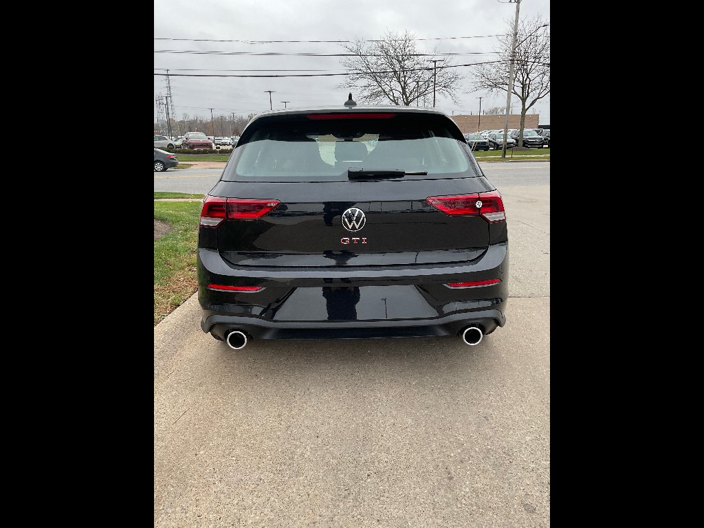 New 2026 Mythos Black Metallic Volkswagen SE image 4