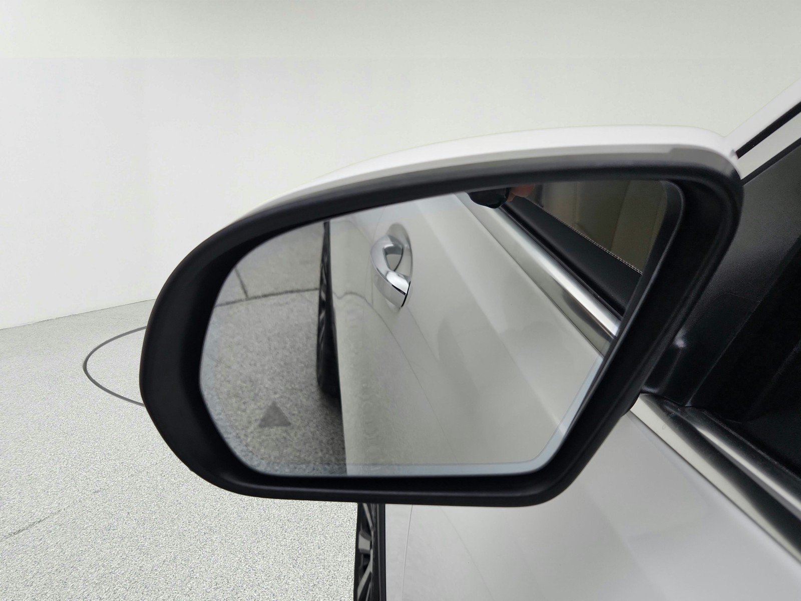 Used 2023 Polar White Mercedes-Benz GLB 250 image 22