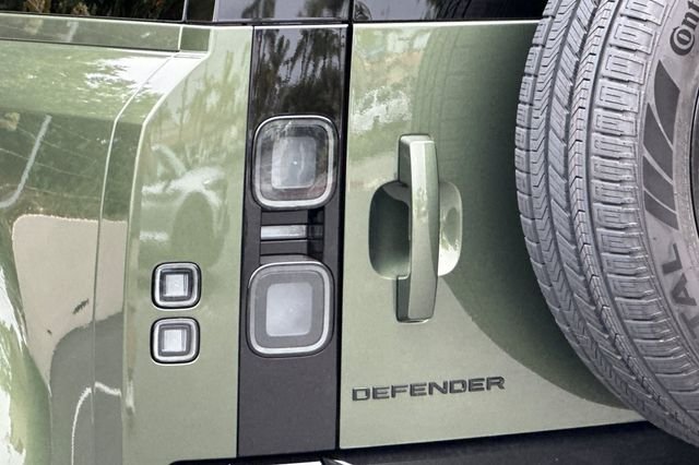 New 2026 Woolstone Green Land Rover X-Dynamic SE image 25