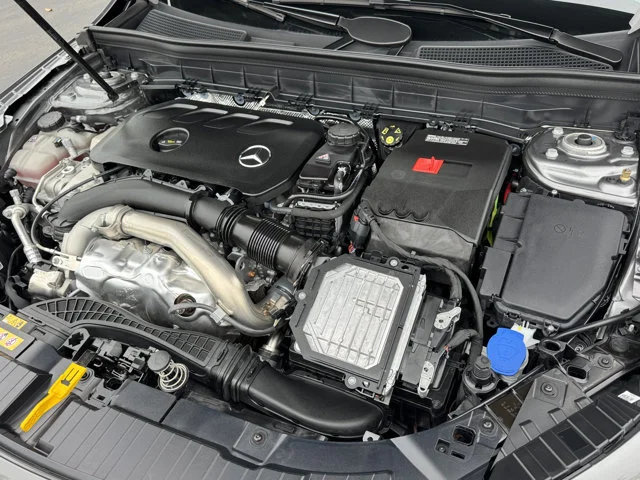 Used 2026 Mountain Grey Metallic Mercedes-Benz GLB 250 image 5