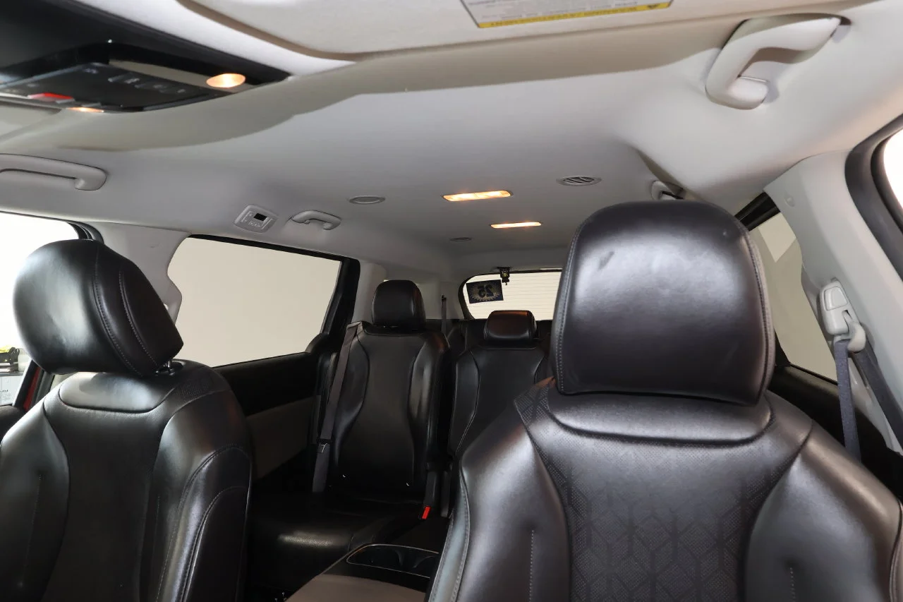 Used 2025 Red Kia LXS image 18