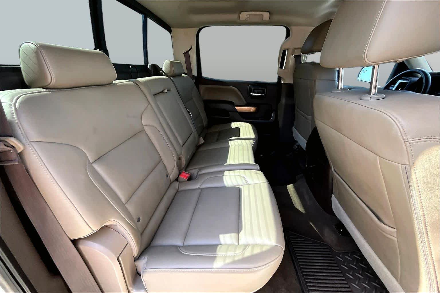Used 2018 Iridescent Pearl Tricoat Chevrolet LTZ image 20