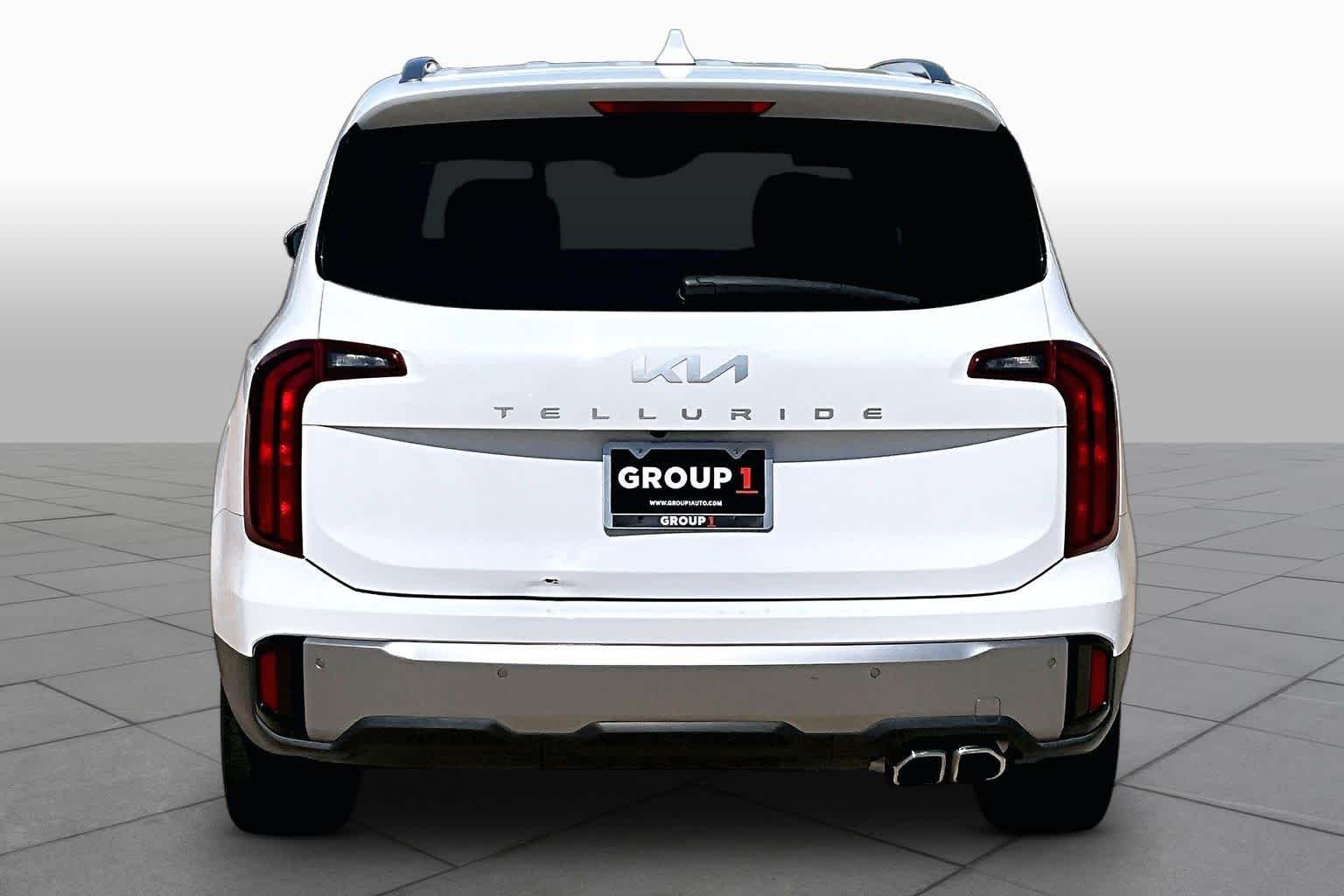 Used 2025 Glacial White Pearl Kia S image 5