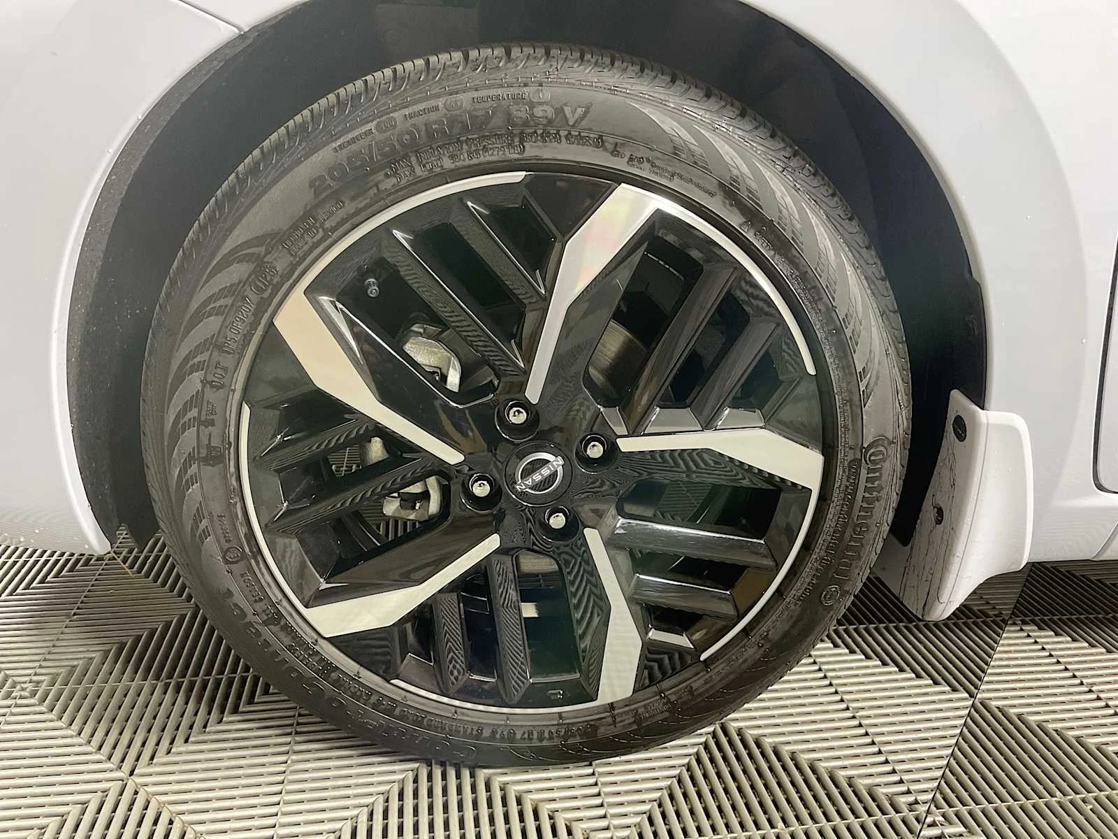 Certified Used 2025 Gray Sky Pearl Nissan SR image 27